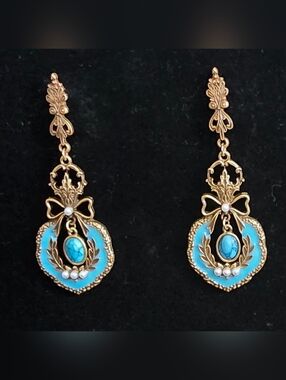 Vintage-inspired Gold Tone Victorian drop earrings